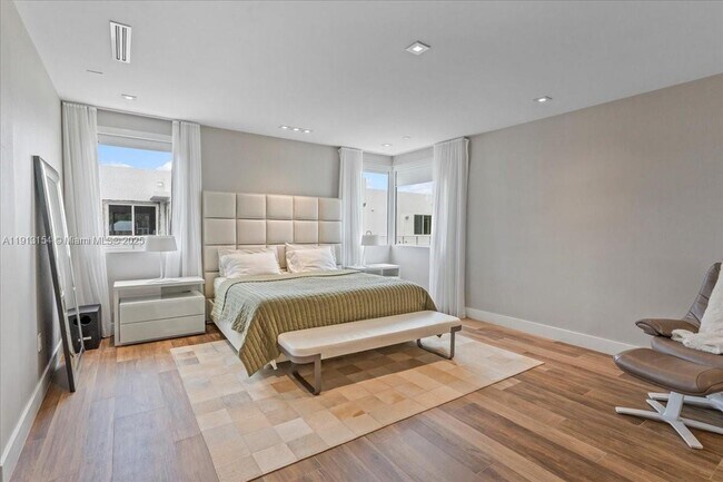 Building Photo - 7440 NW 100th Ct