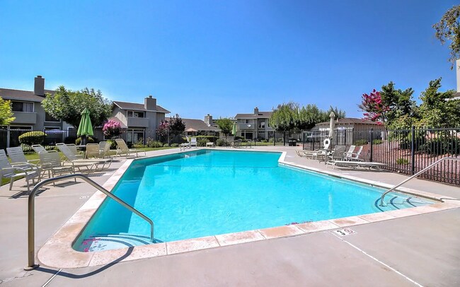 Building Photo - 3 bedroom townhome - Ridgemark