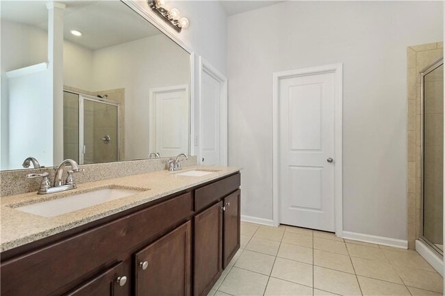 Building Photo - 5090 Breezewood Cir