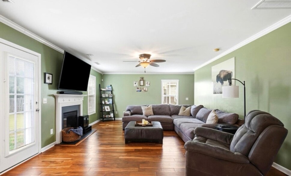 Building Photo - 553 Montego Ct