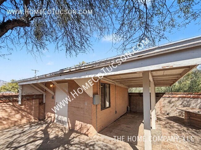 Building Photo - 800 N Alamo Ave