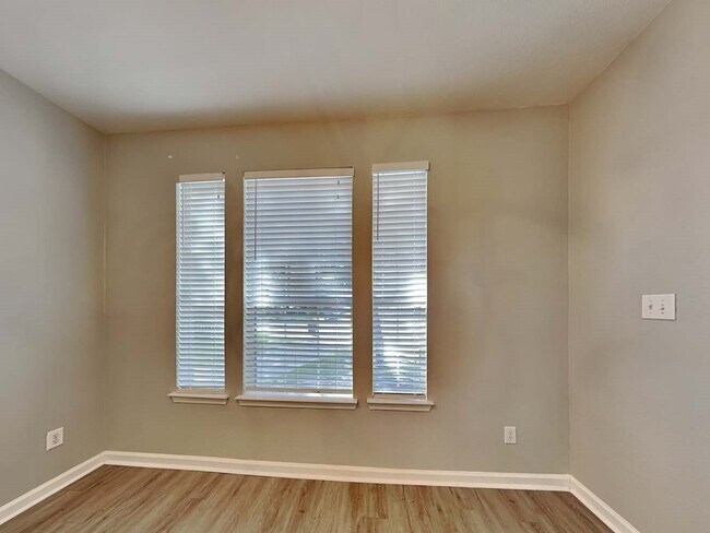 Building Photo - 4522 Lake Halbert Ln