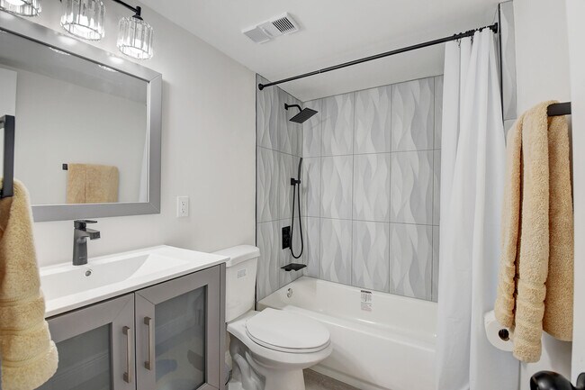 Building Photo - 600 Egret Cir