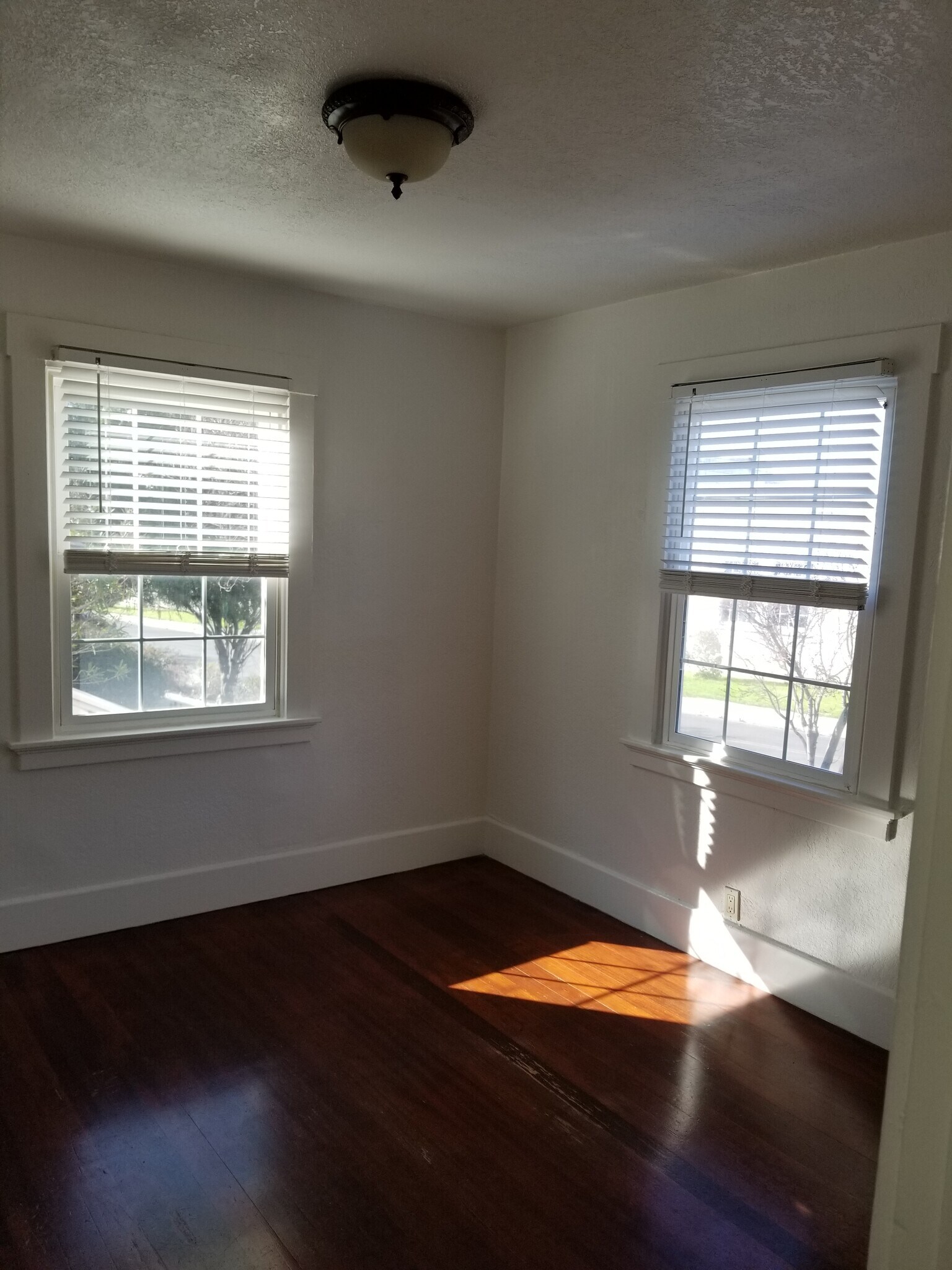 Front Bedroom - 44 Daniels Ave