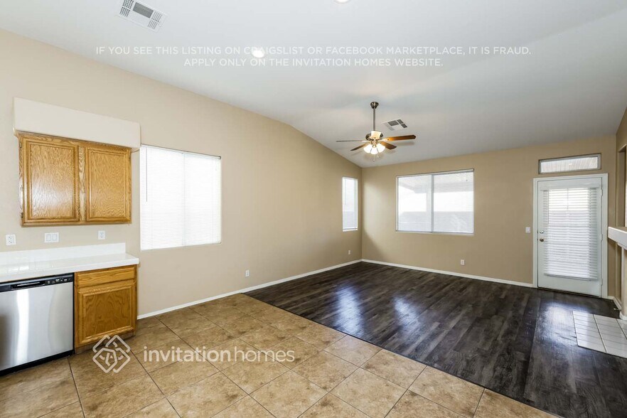 Building Photo - 2352 Kenneth Ave