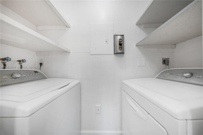 Building Photo - 6110 SW 129th Pl