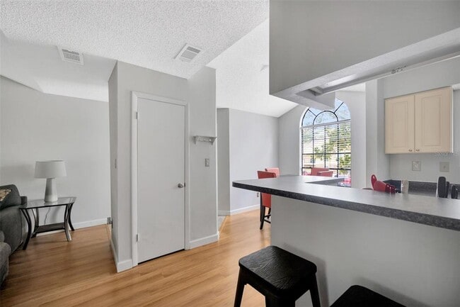 Building Photo - 8647 Mallard Reserve Dr