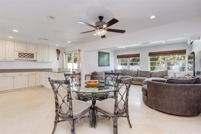 Building Photo - 936 NE 26th Ave