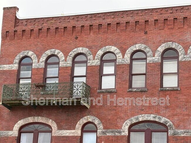 Building Photo - 1050F Broad Street