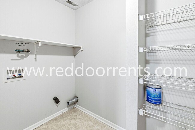 Building Photo - Modern Living in Greenfield