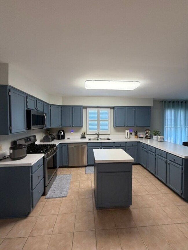 Building Photo - SPACIOUS SF HOME IN GERMANTOWN