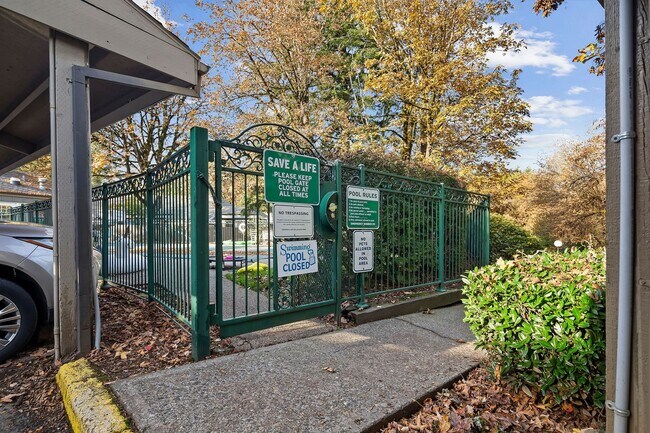 Building Photo - 4Touchstone