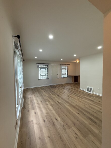 Building Photo - 6300 Canyon Ave