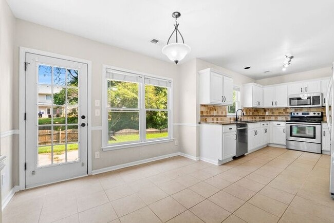 Building Photo - 3485 Maple Terrace Dr