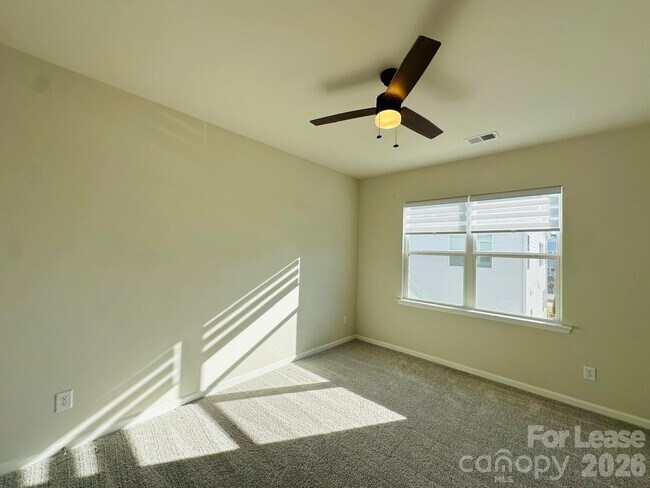 Building Photo - 5851 Strathmore Ct