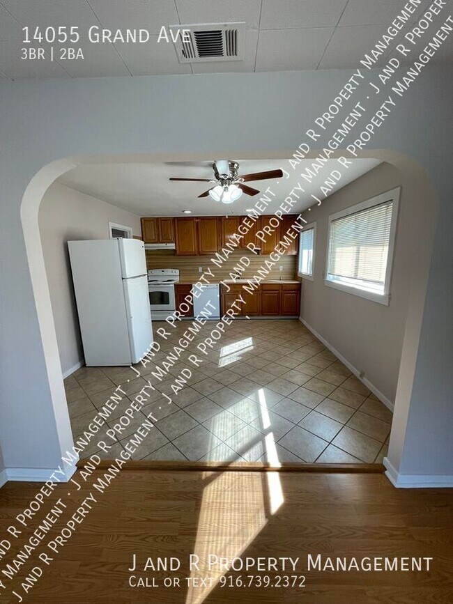 Building Photo - 14055 Grand Ave