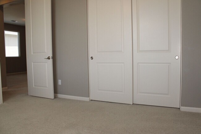 Building Photo - 170 Dnieper River Way