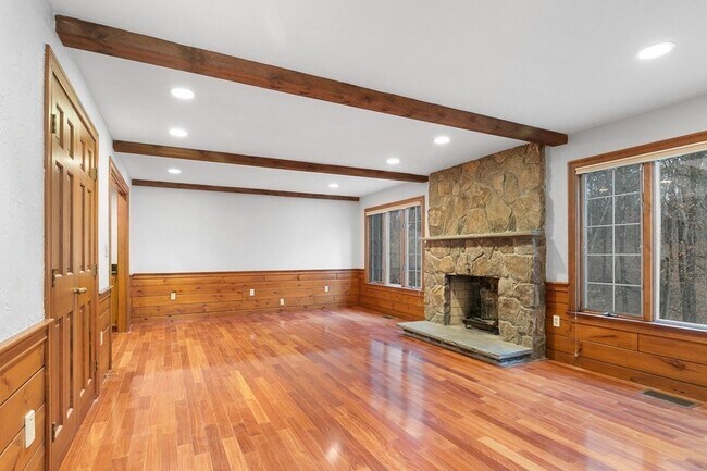 Building Photo - 1 Sutton Pl