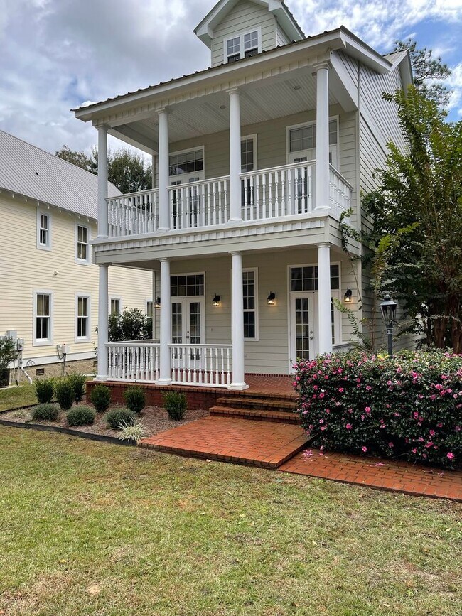Building Photo - Avialable now!! 2 Bedroom, 2 Bath Cottage ...