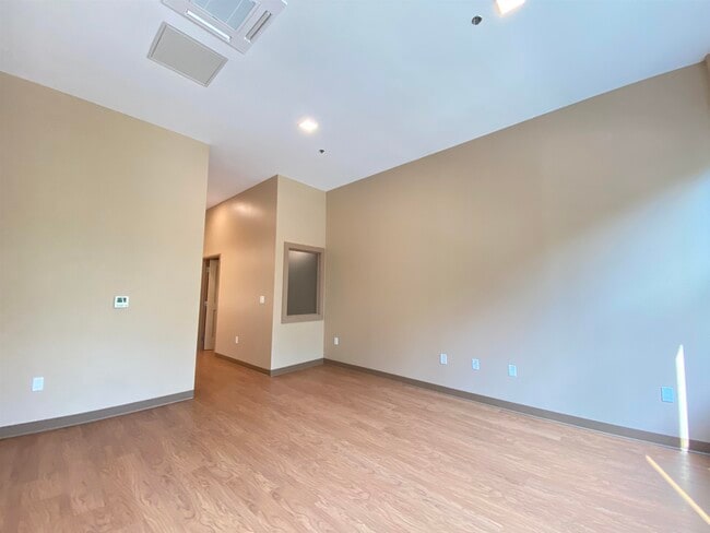 Building Photo - 83 Hanover St