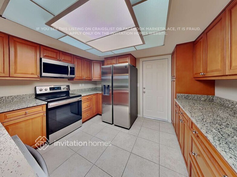 Building Photo - 1449 Lake Marion Dr