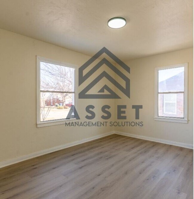 Building Photo - 422 E Northrup Dr