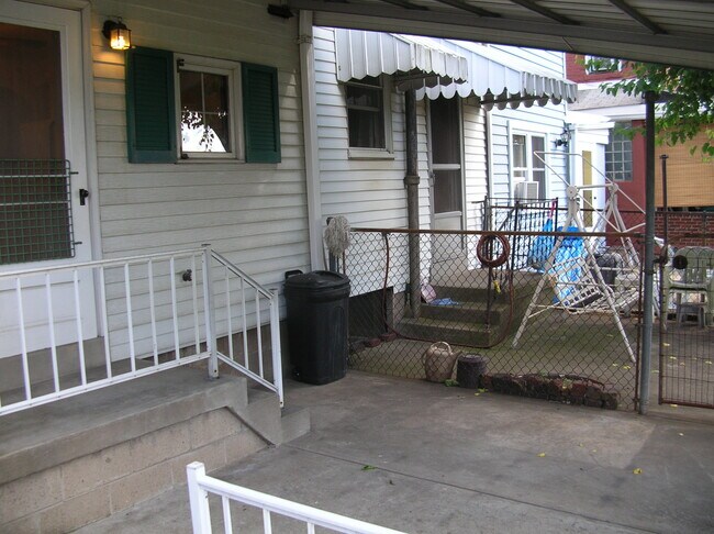 Building Photo - 408 Taylor St