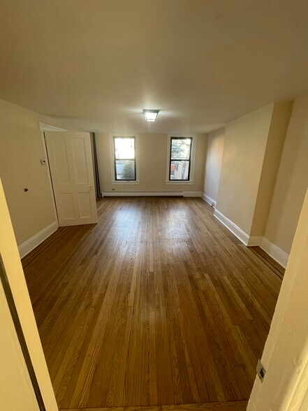 Building Photo - 19 Henry St