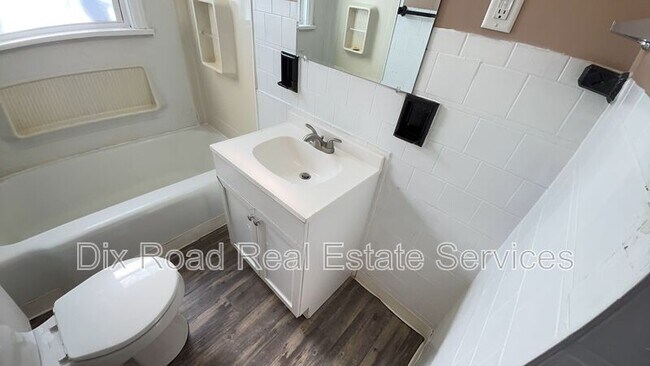 Building Photo - 344 W Parkwood Dr