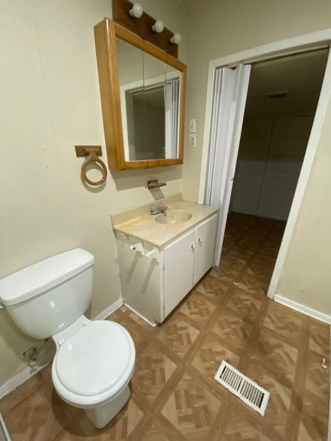 Building Photo - 7601 Ruskin Way