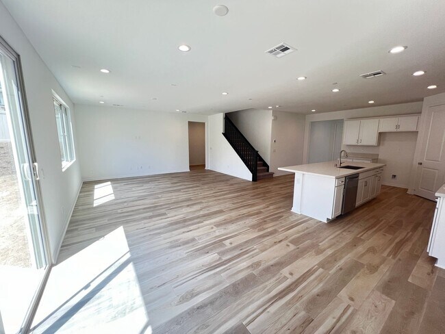 Building Photo - 21469 Thomas Ct