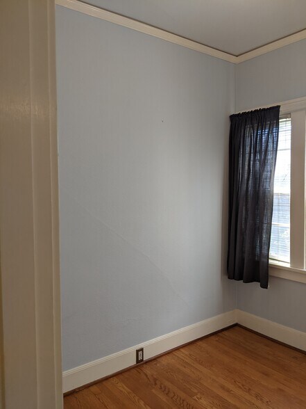 Bedroom SE - 221 NW 28th St