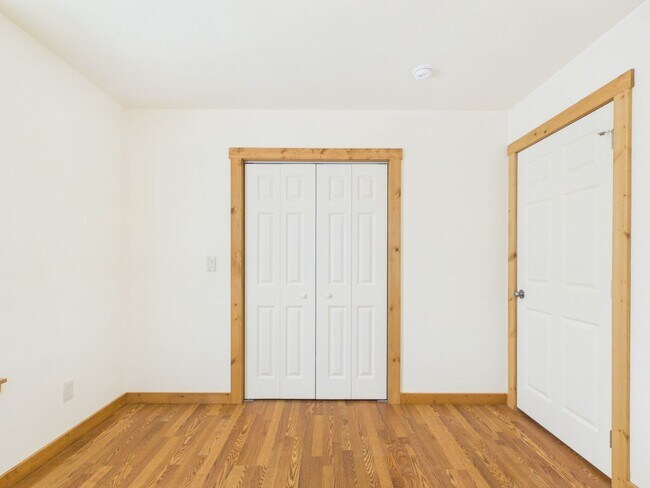 Building Photo - 1124 Thiele Ln