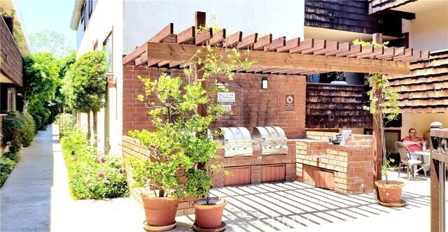 Building Photo - 5400 Newcastle Ave