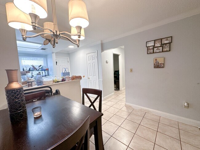 Building Photo - 422 SE 8th St