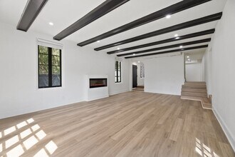 Building Photo - 9 bed 4 bath, available 2026!!