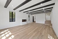 Building Photo - 9 bed 4 bath, available 2026!!