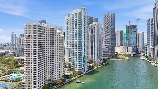 Building Photo - 888 Brickell Key Dr