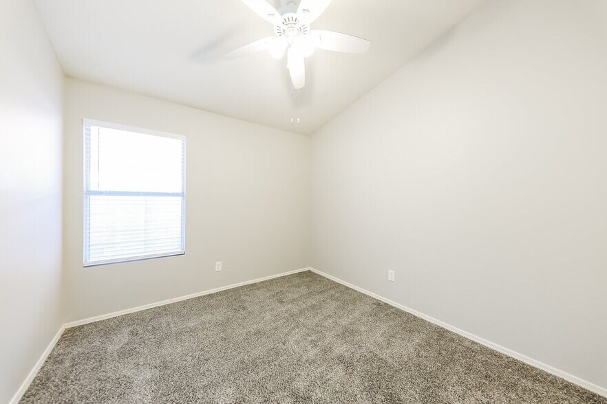 Building Photo - 9631 W Clara Ln