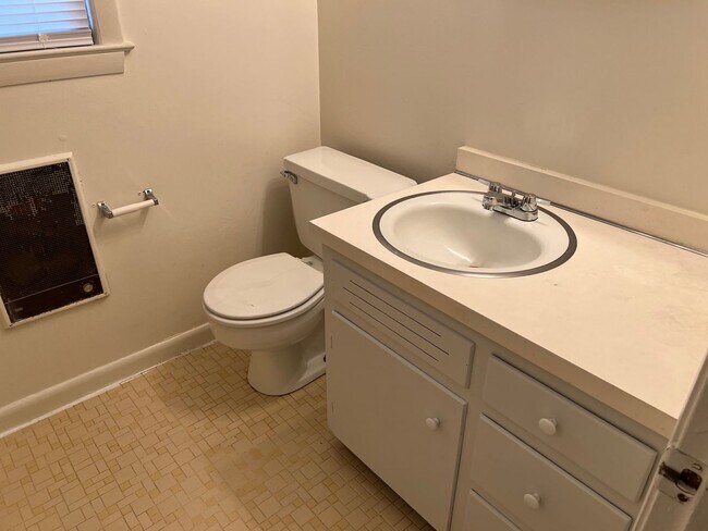 Building Photo - 717 A Grove Avenue, Raleigh- Bev Roberts R...
