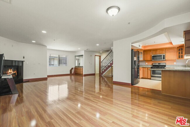 Building Photo - 1559 W 207th St