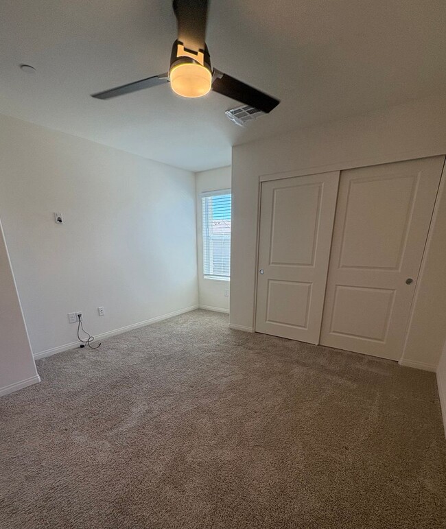 Building Photo - 2 Bedroom Townhouse in North Las Vegas