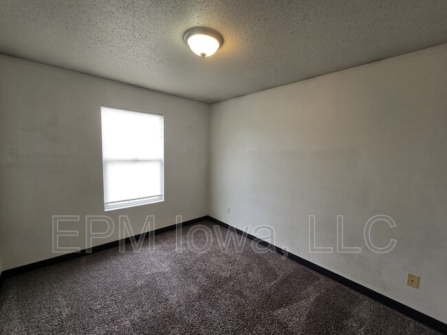 Building Photo - 60 Miller Ave SW