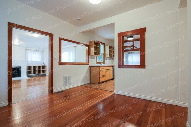 Building Photo - 5527 SE 71st Ave