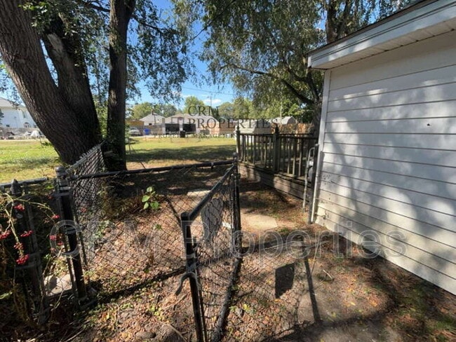 Building Photo - 1329 N Wabash Ave