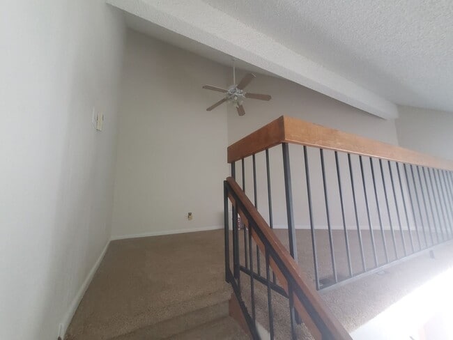 Building Photo - 2B / 2B Condo with Loft and Garage Availab...