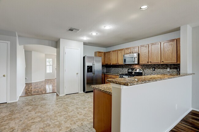 Building Photo - 223 Sunset Colony Dr