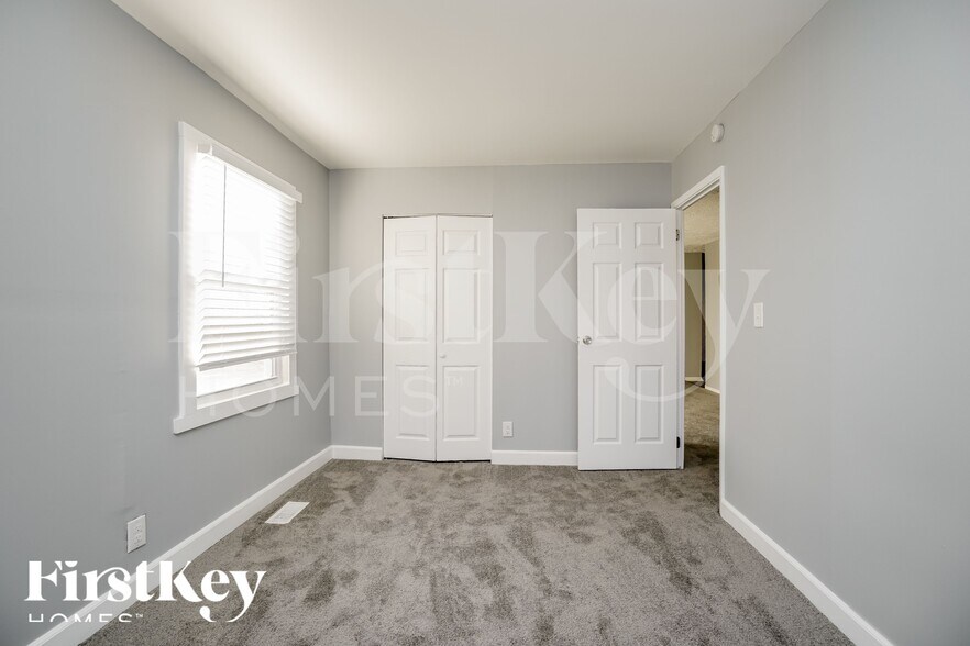 Building Photo - 614 Palace Ln