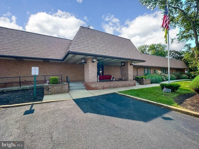 Building Photo - 44303 Delaire Landing Rd