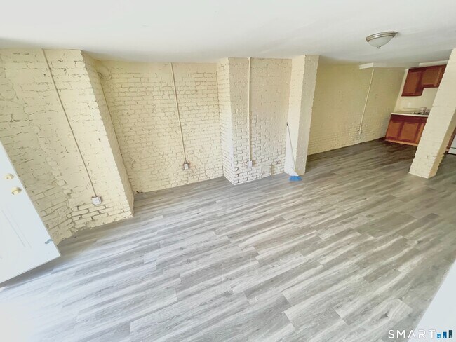 Building Photo - 125 Hillside Ave